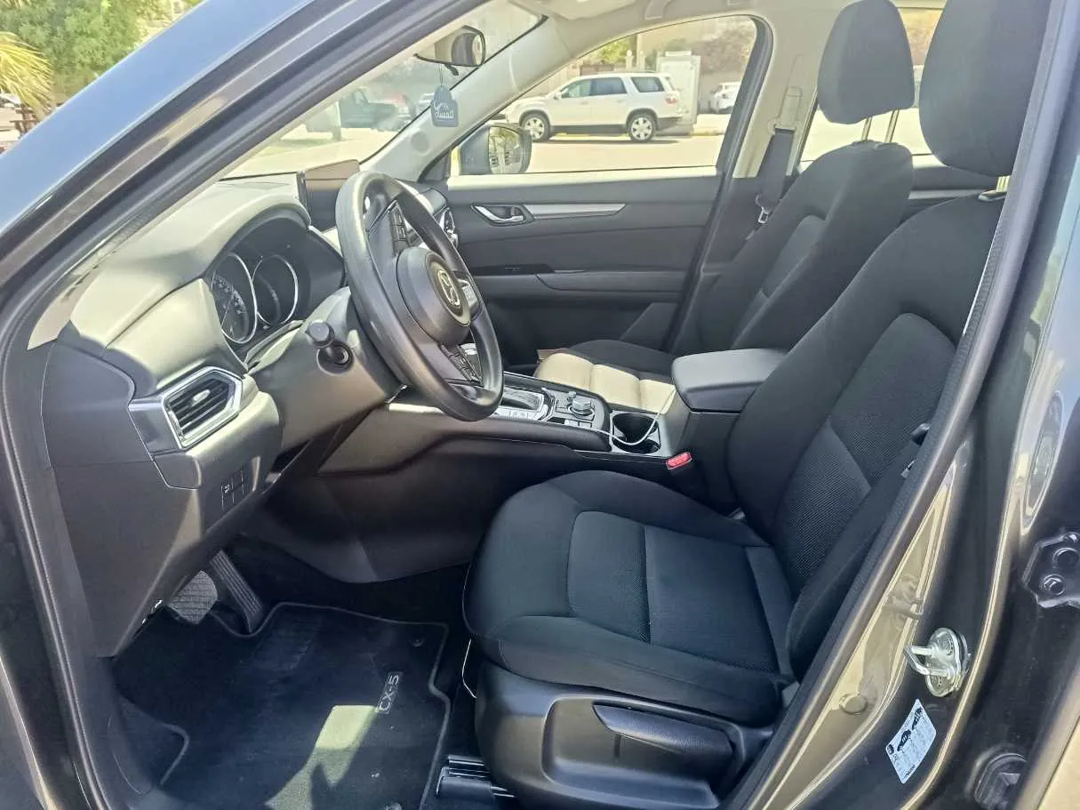 Car image 13