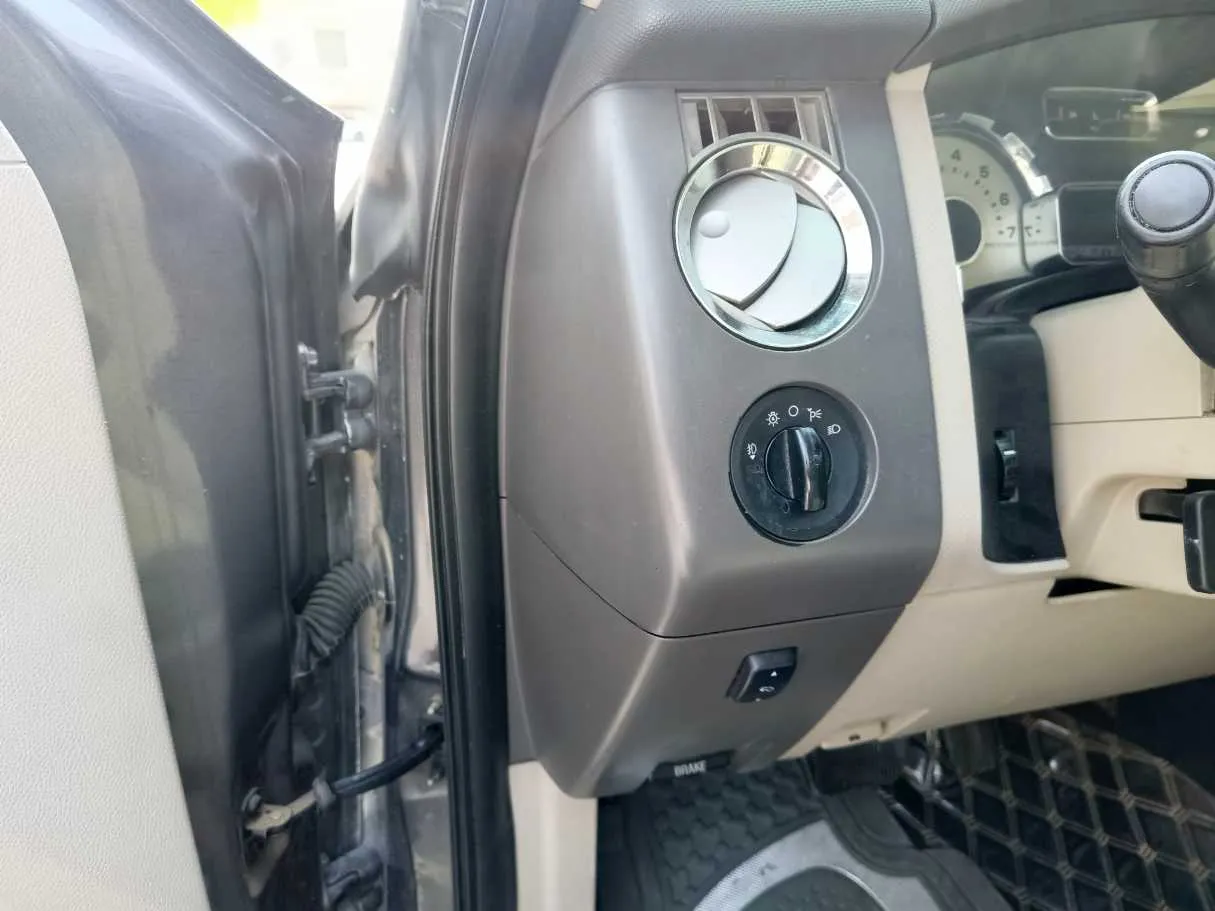 Car image 32