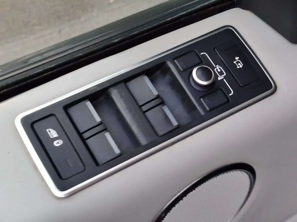 Car image 34