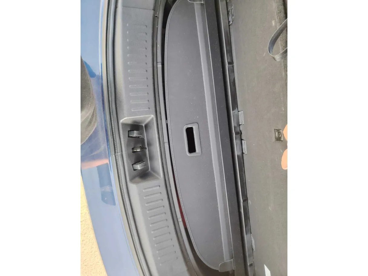Car image 46