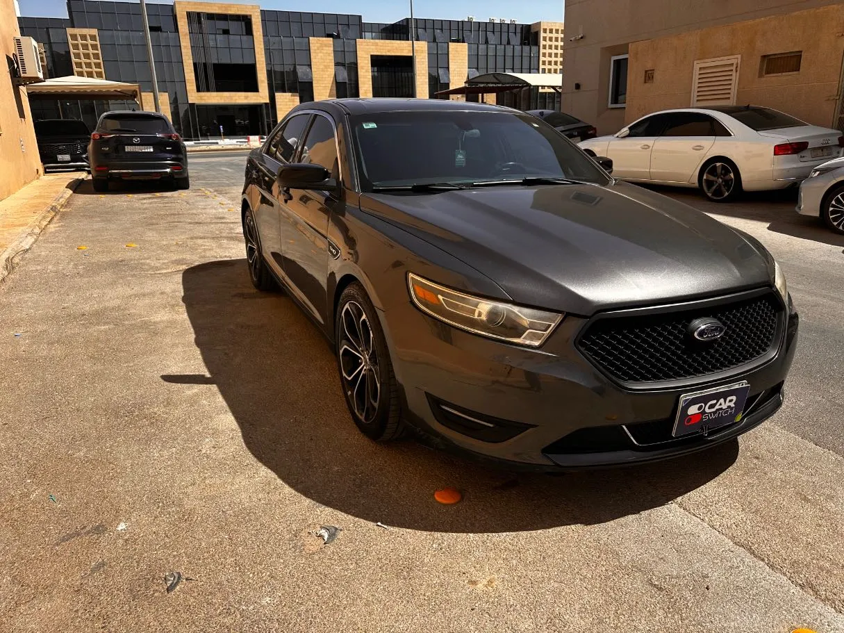 Car image 3