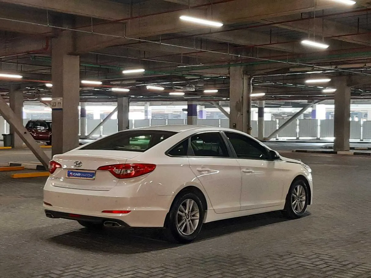 Car image 7