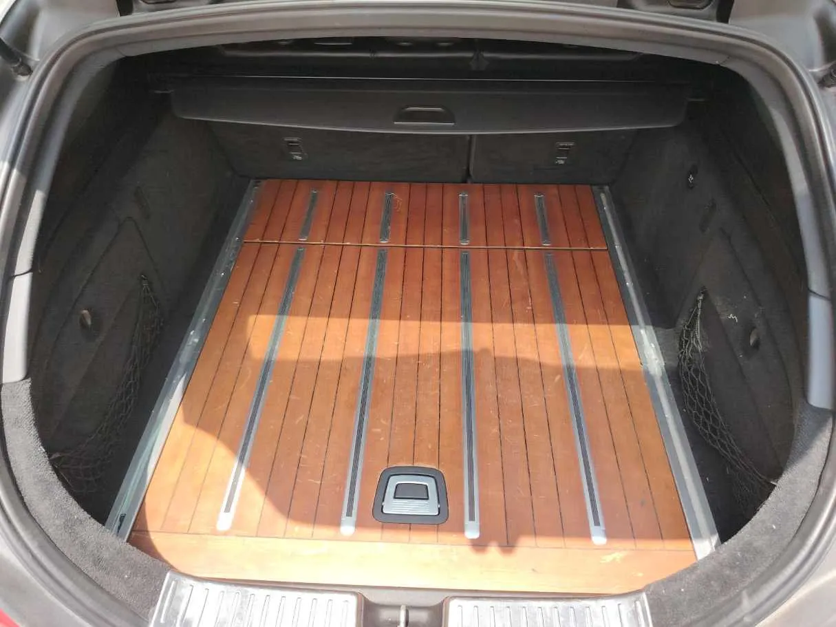 Car image 26