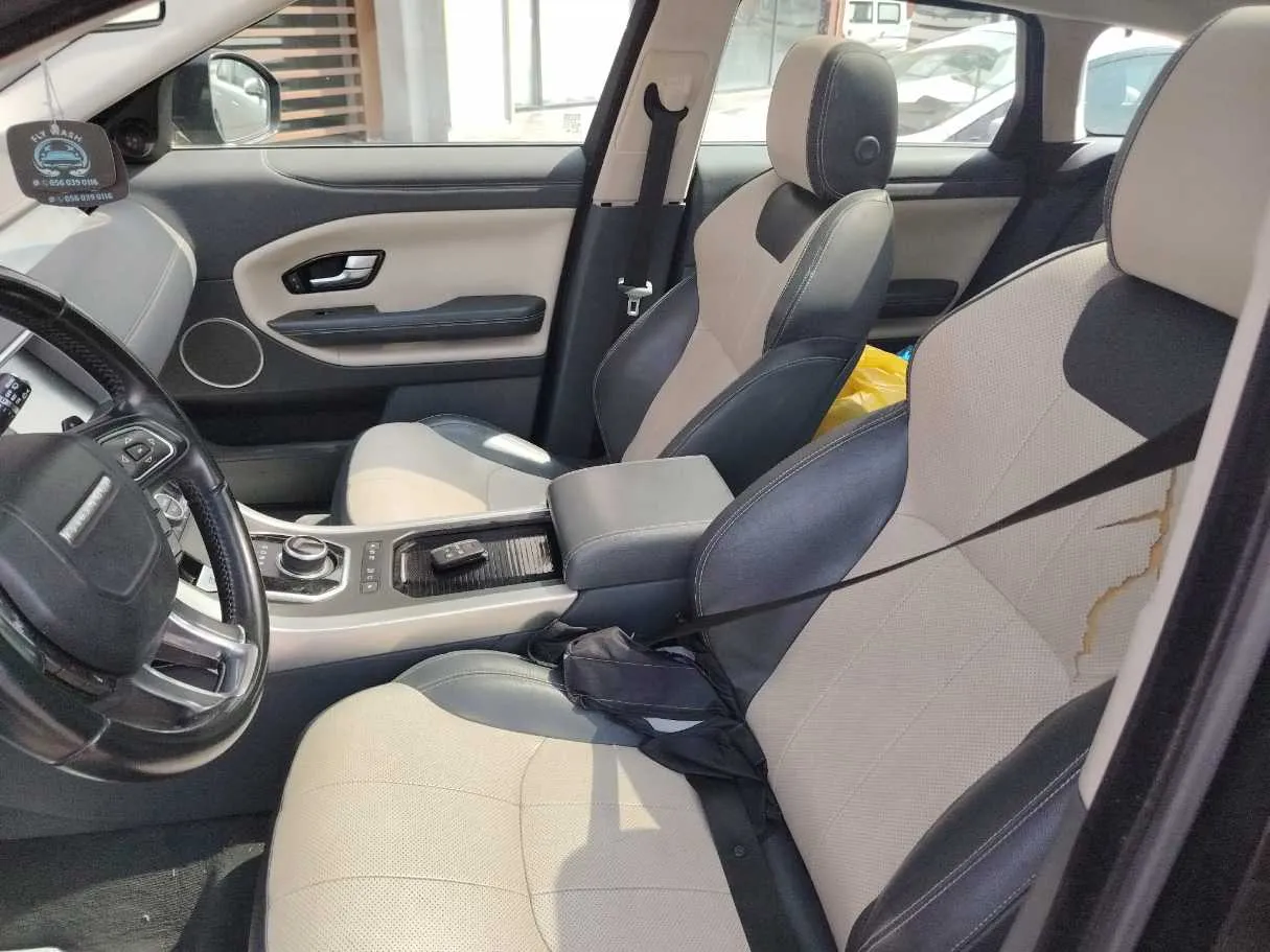 Car image 19