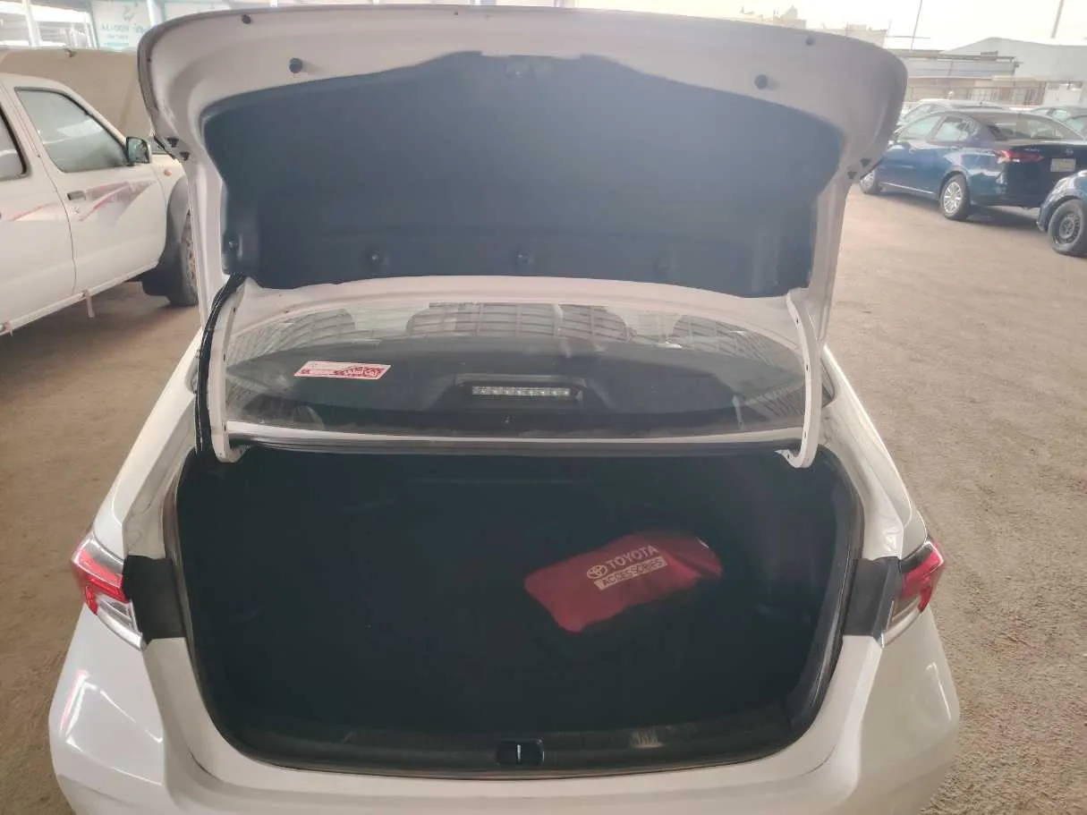 Car image 27
