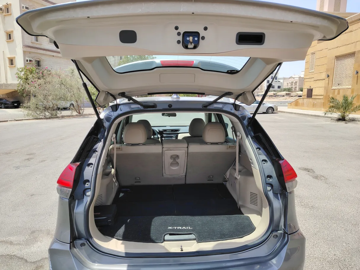 Car image 25