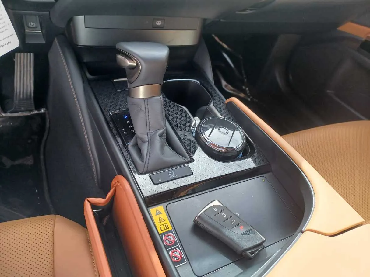 Car image 17