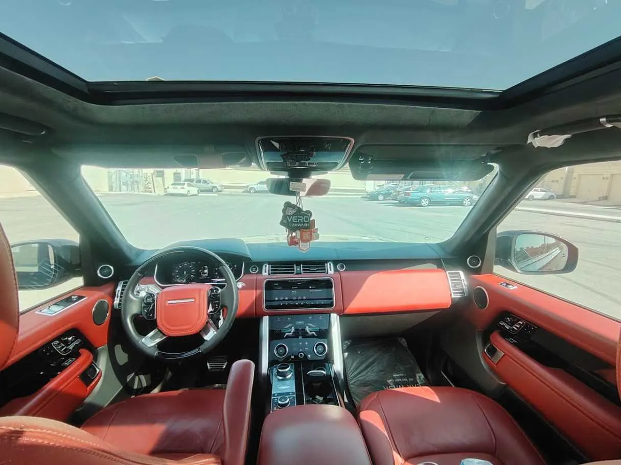 Car image 19
