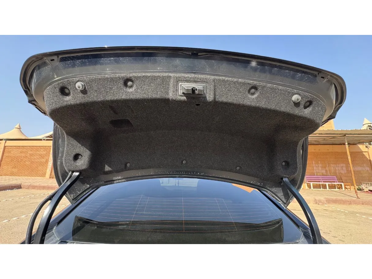 Car image 25