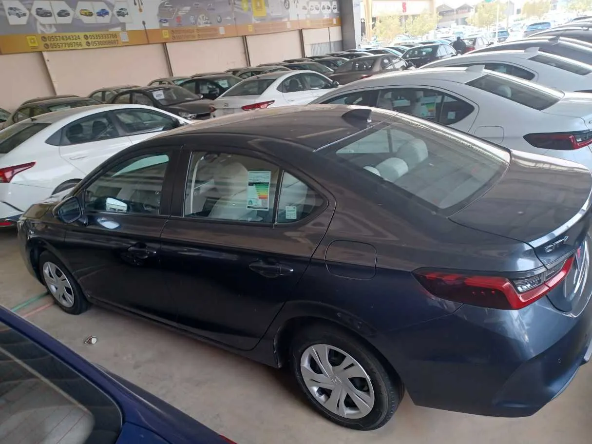 Car image 8