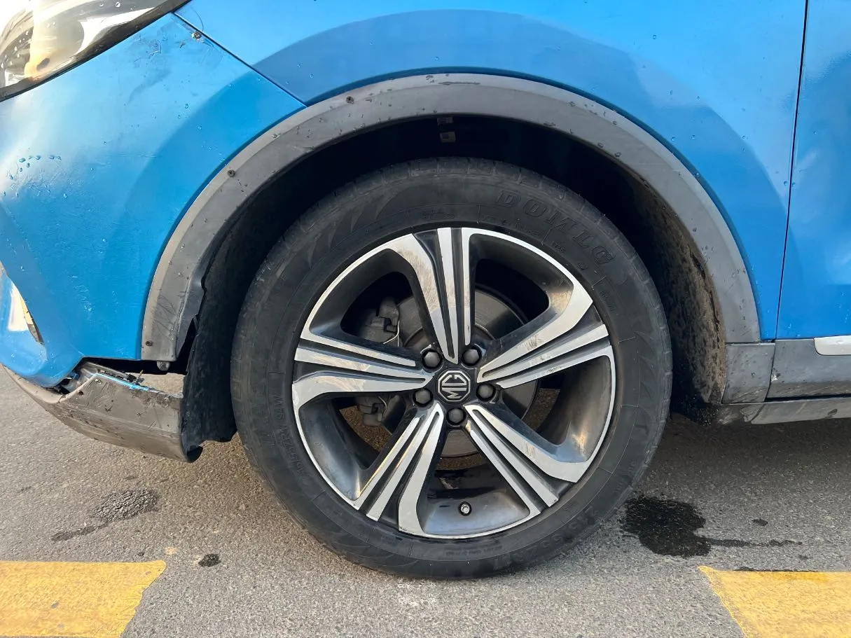 Car image 9