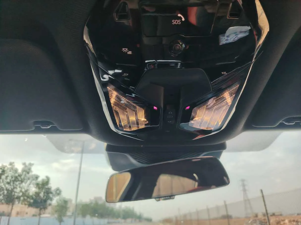 Car image 26