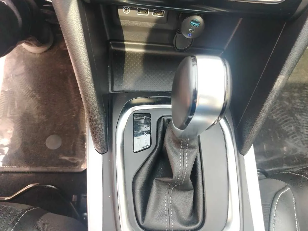 Car image 26
