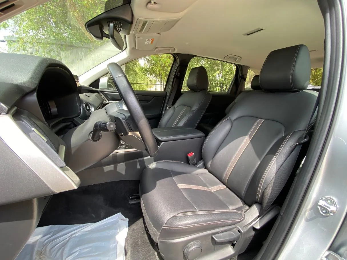 Car image 11