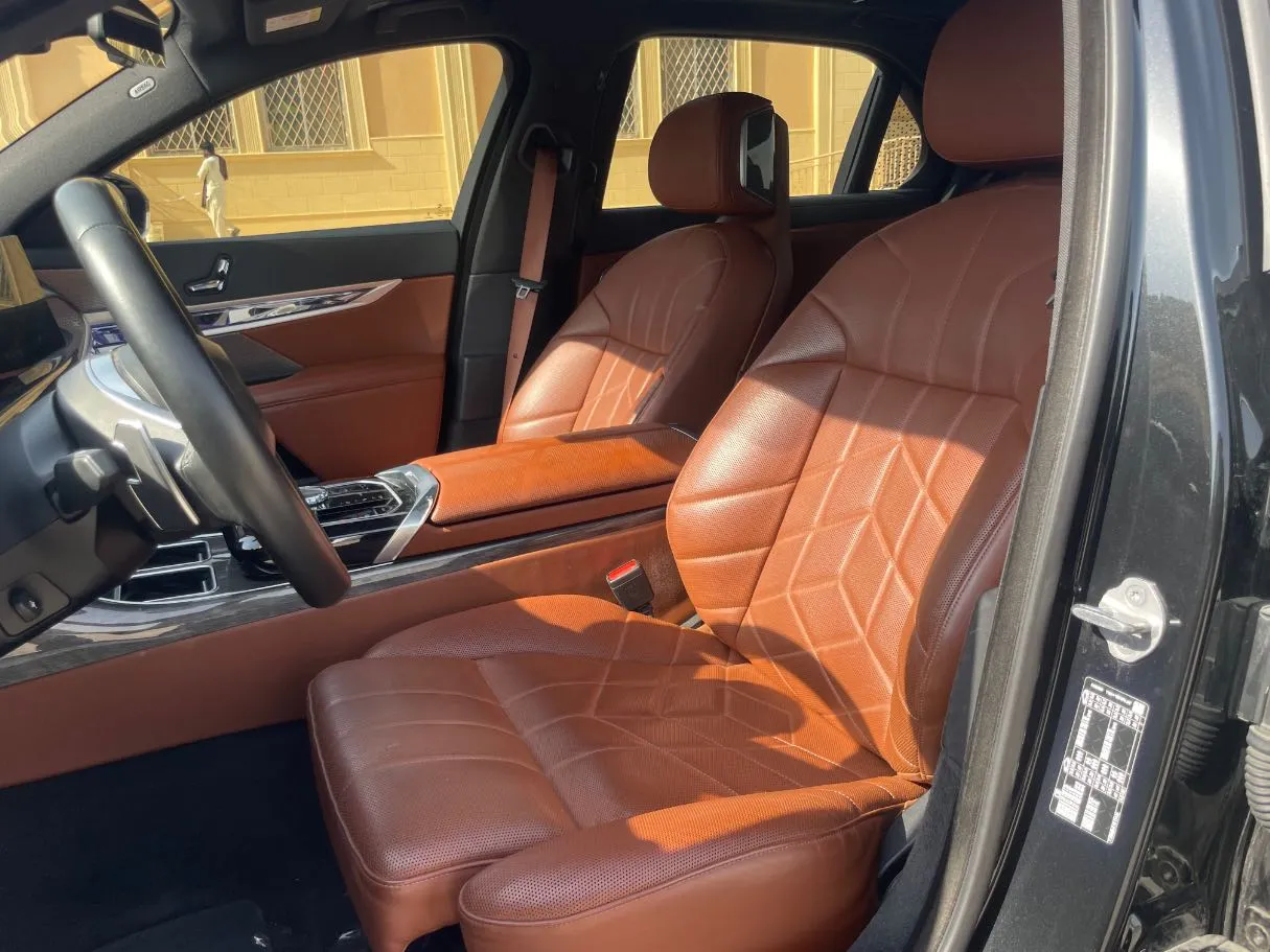 Car image 13