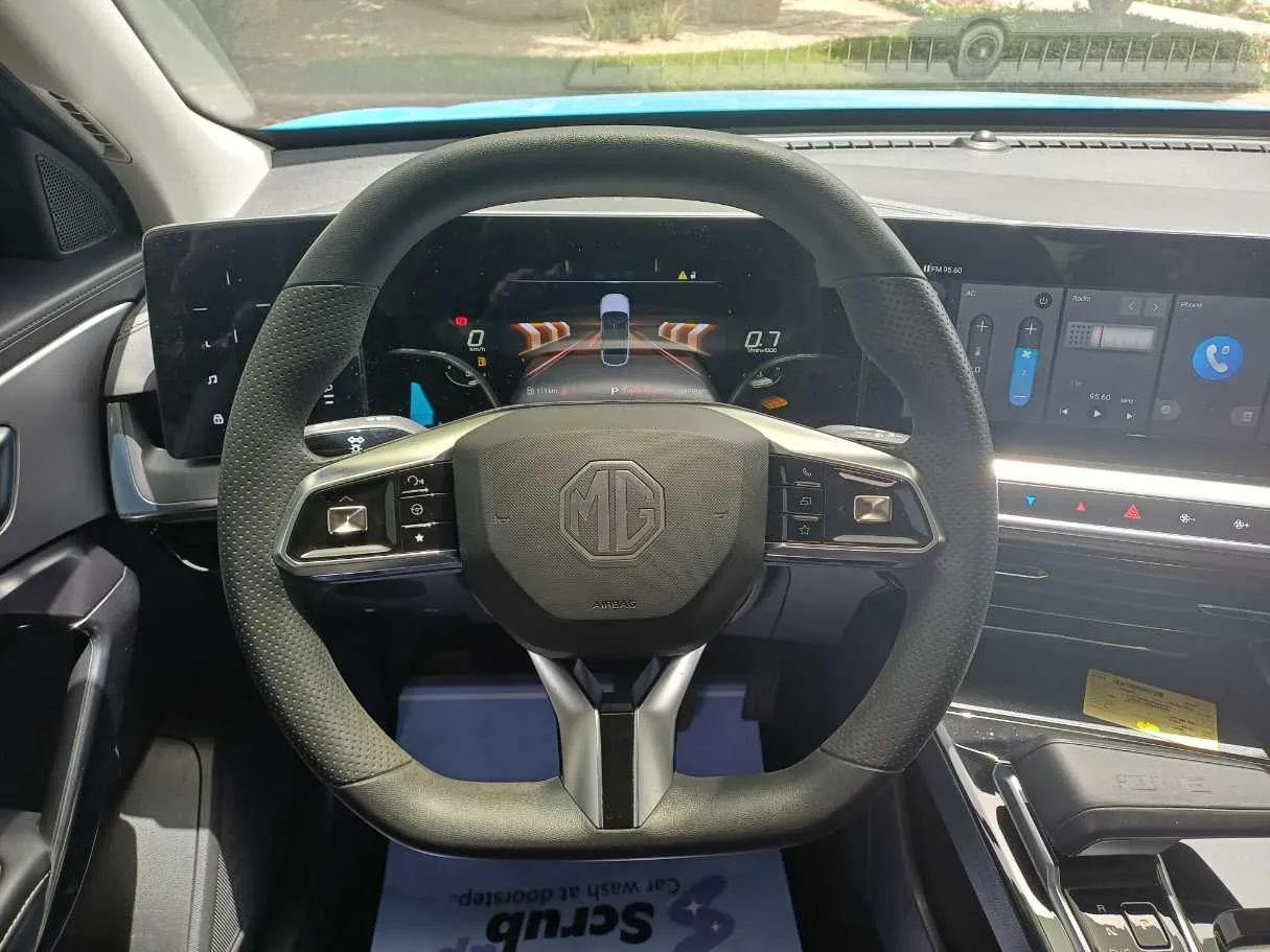 Car image 17