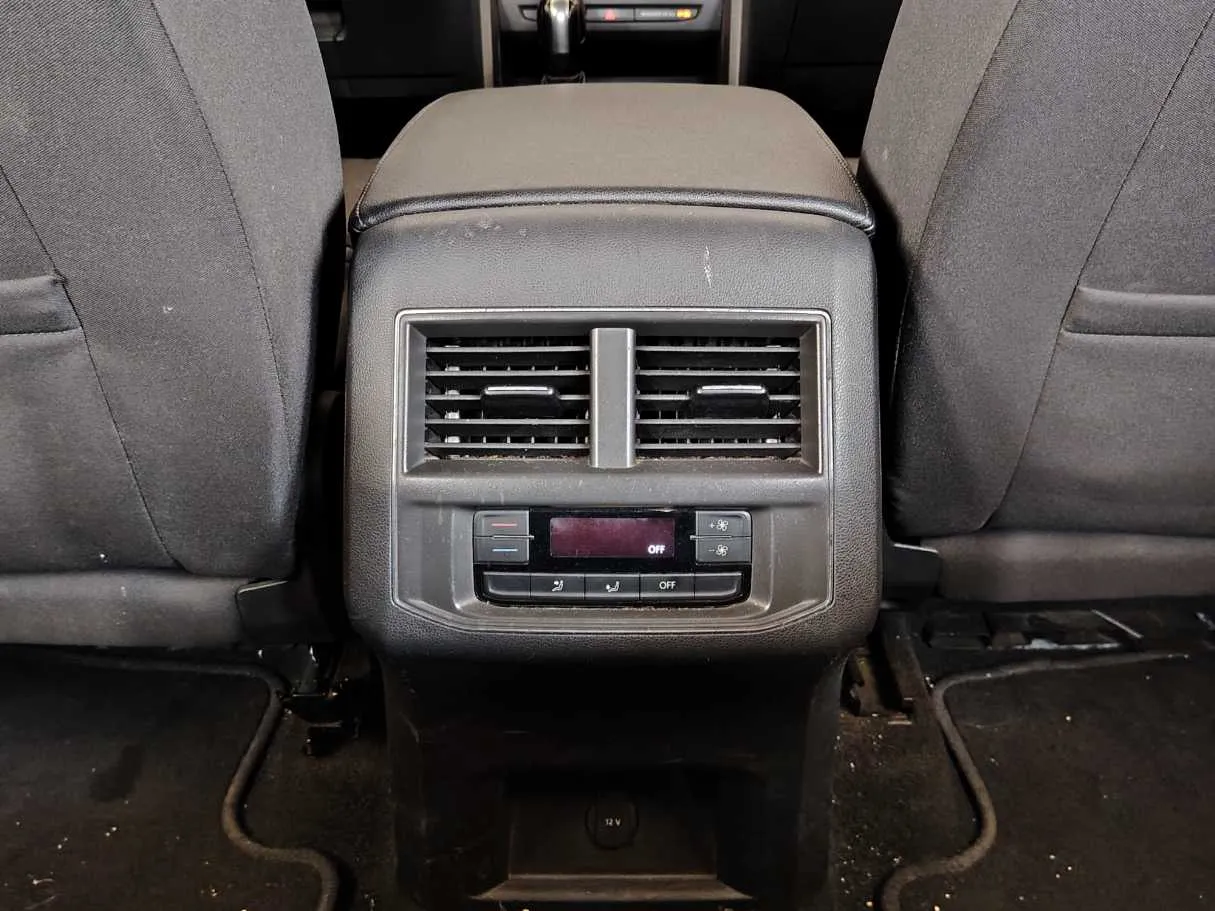 Car image 29
