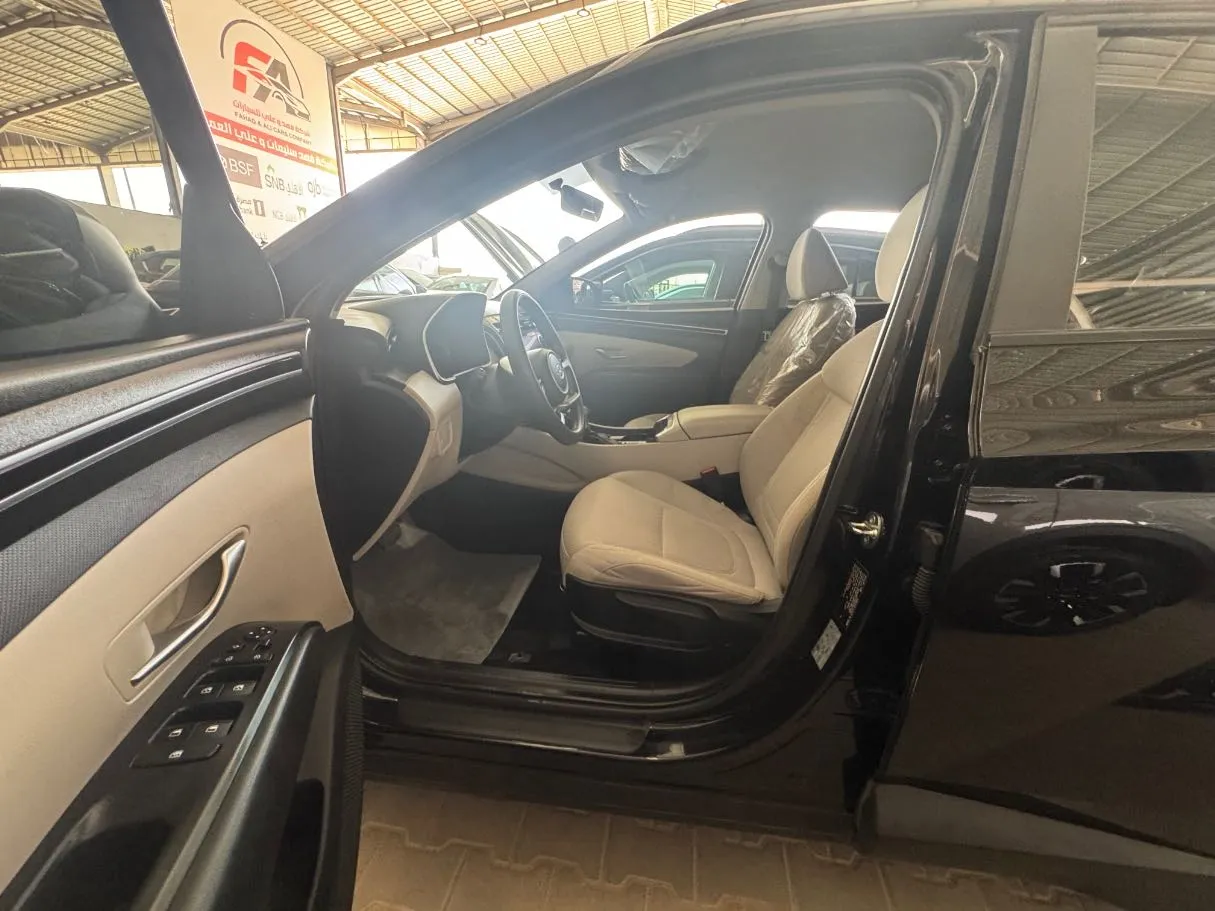 Car image 8