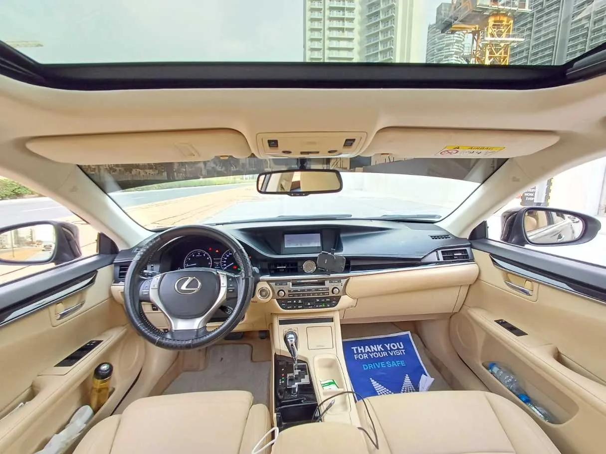 Car image 17