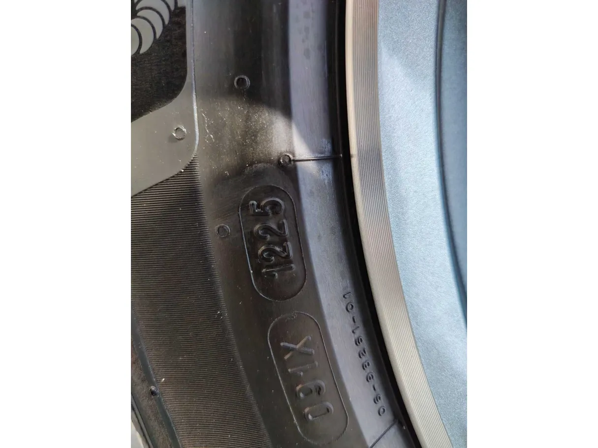 Car image 26