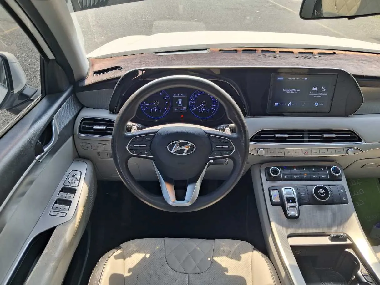 Car image 18