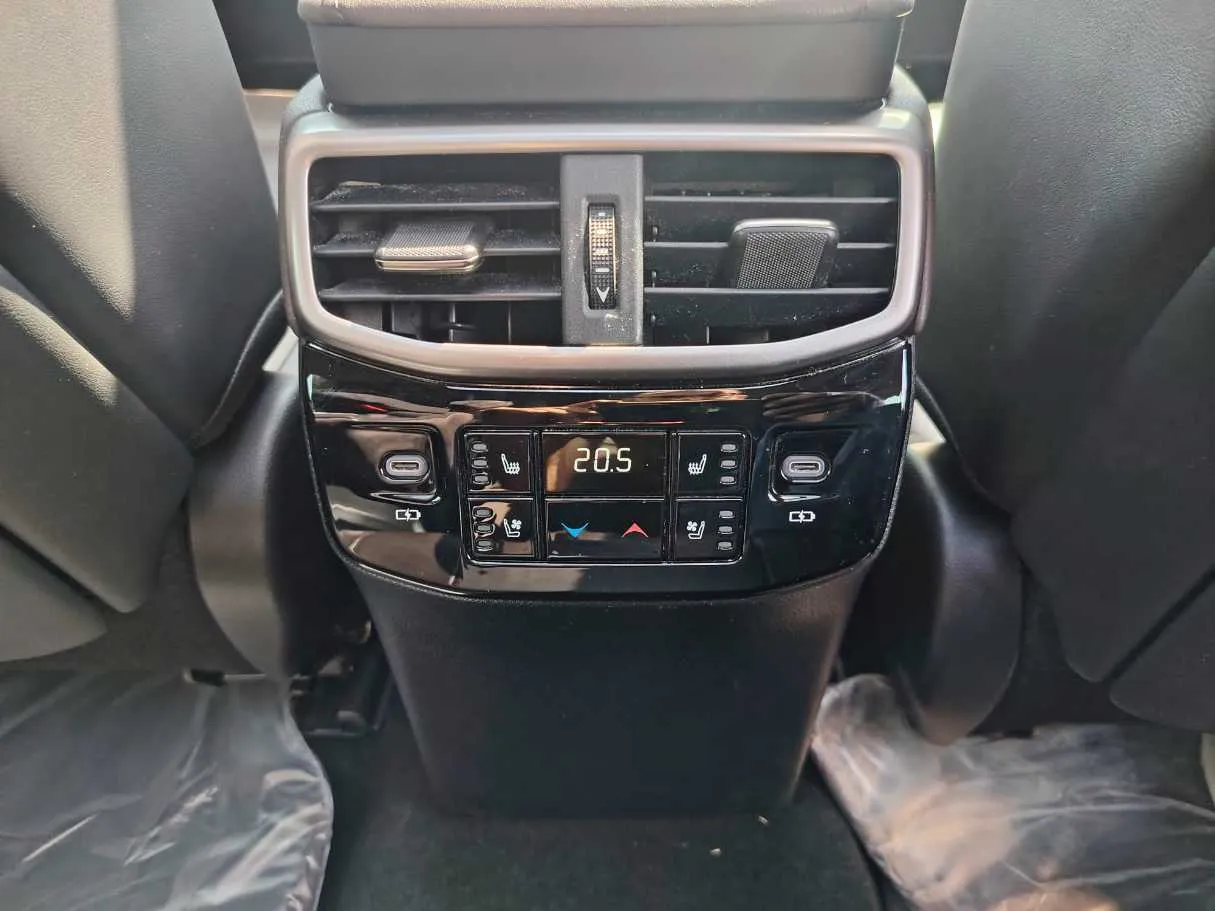 Car image 29