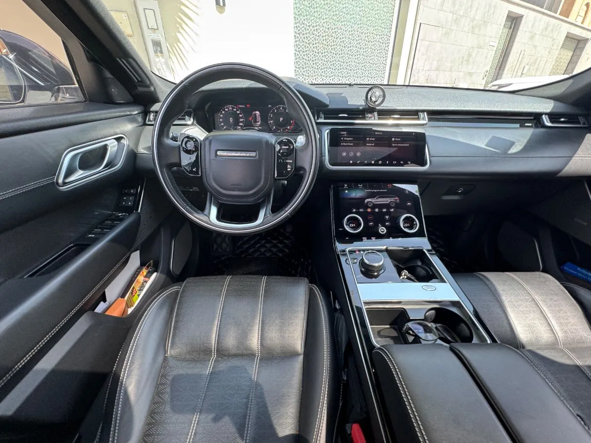 Car image 16