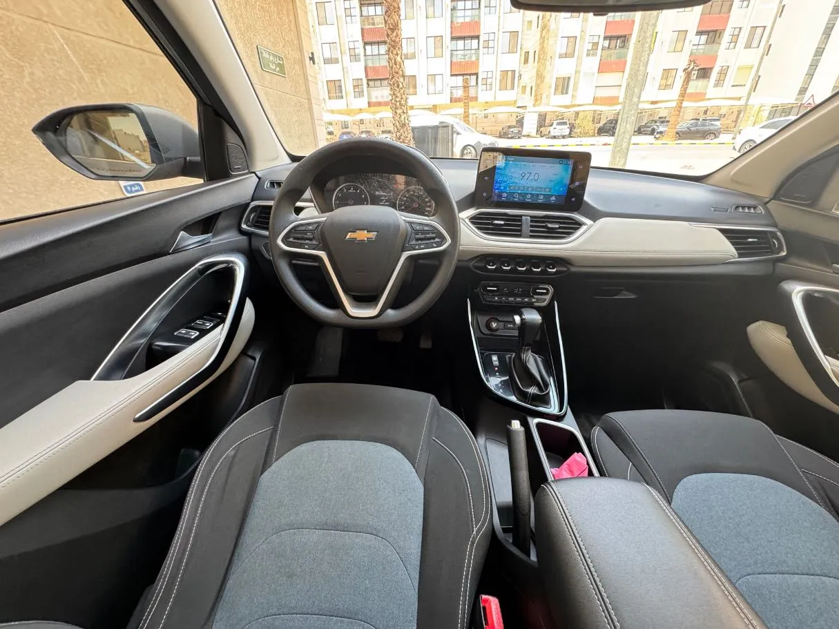 Car image 15
