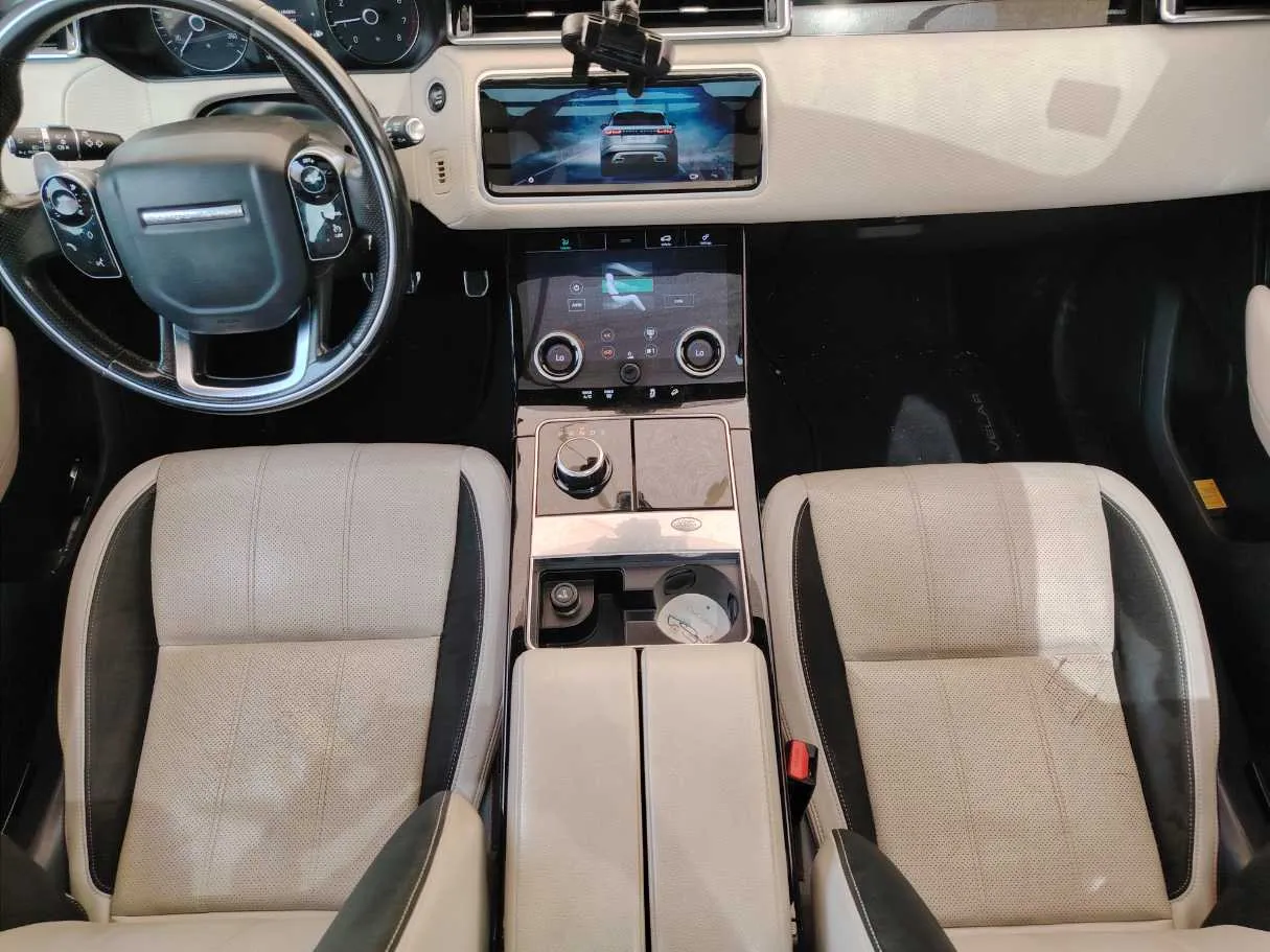 Car image 17