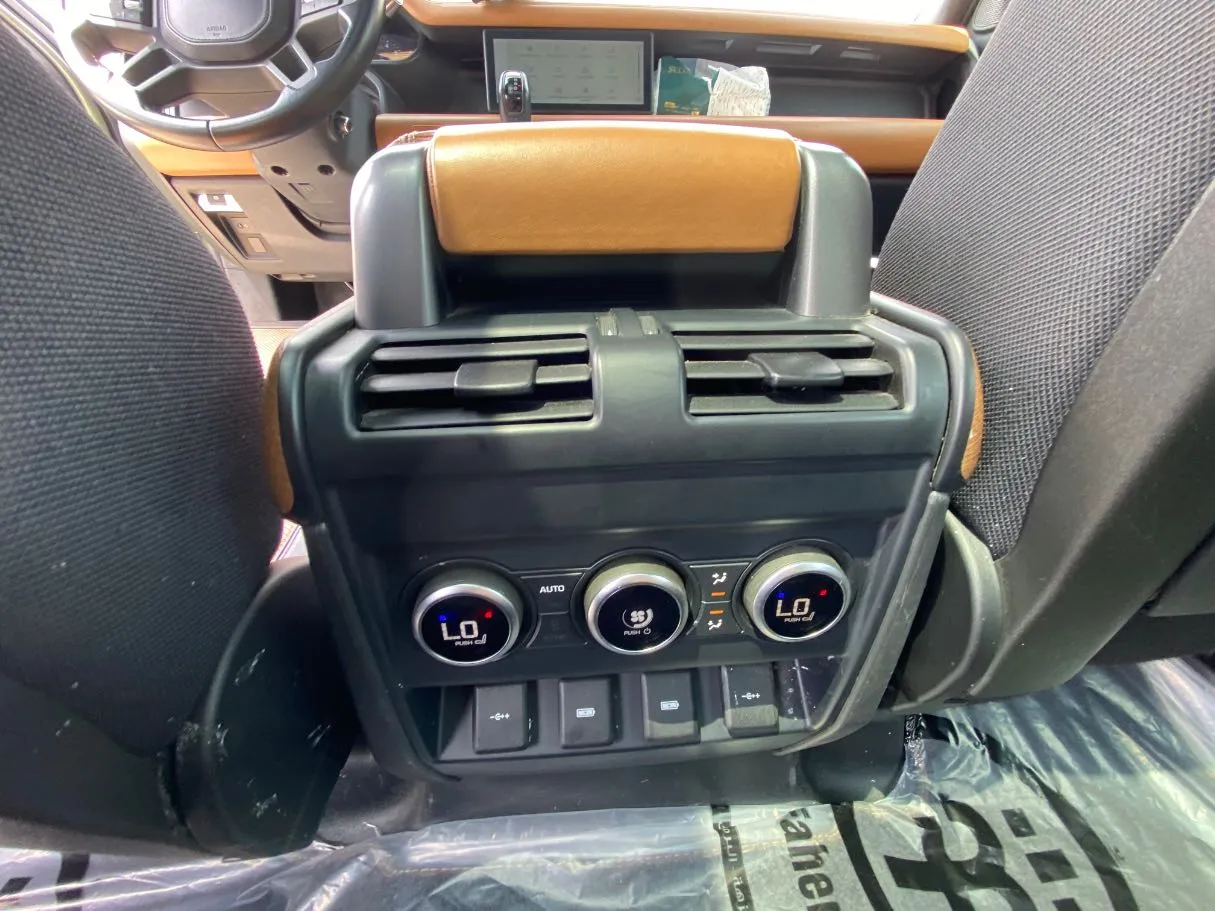 Car image 26