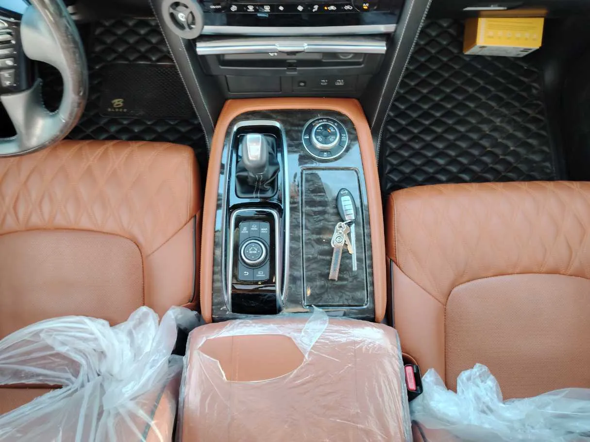 Car image 19