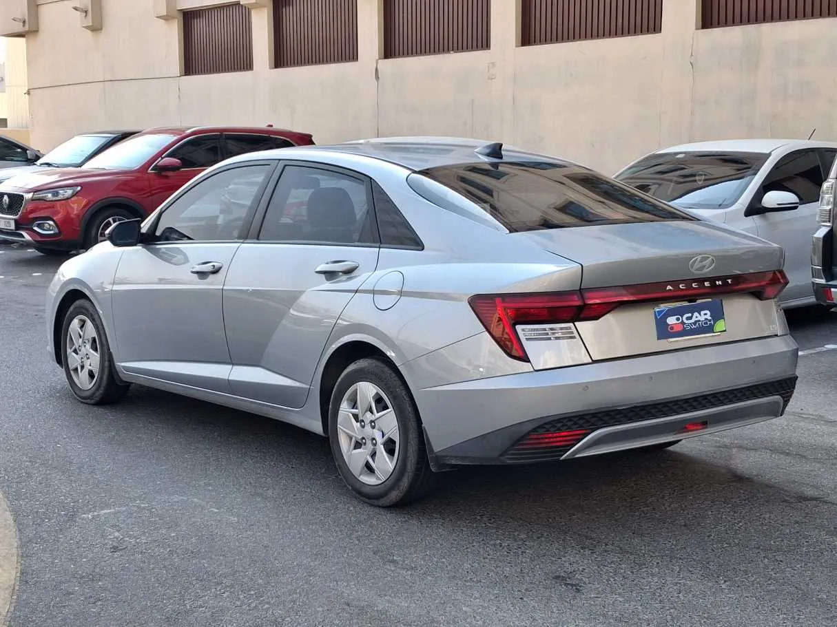 Car image 5