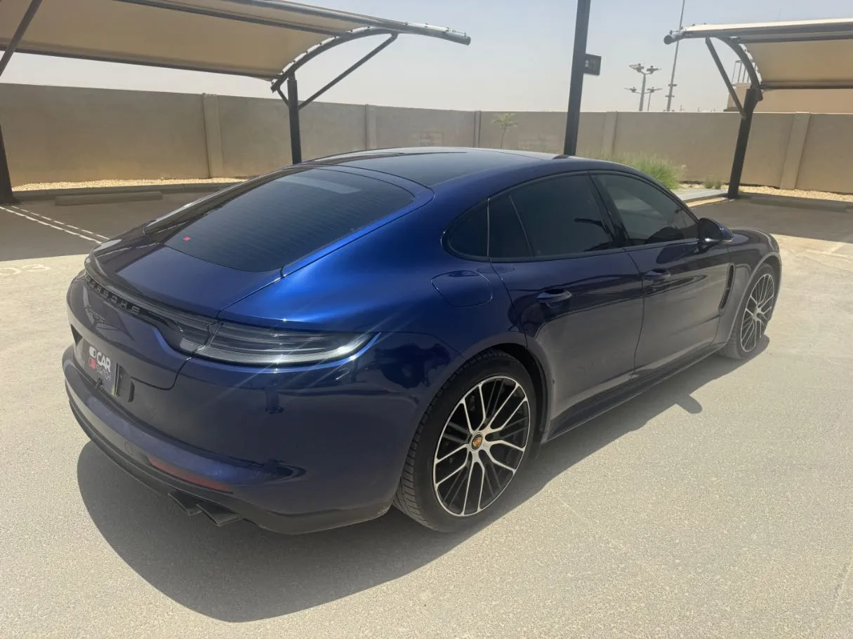 Car image 5