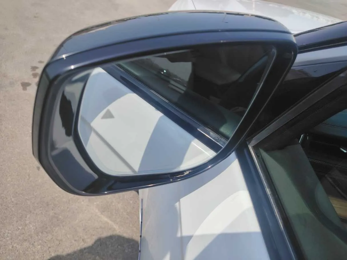 Car image 33