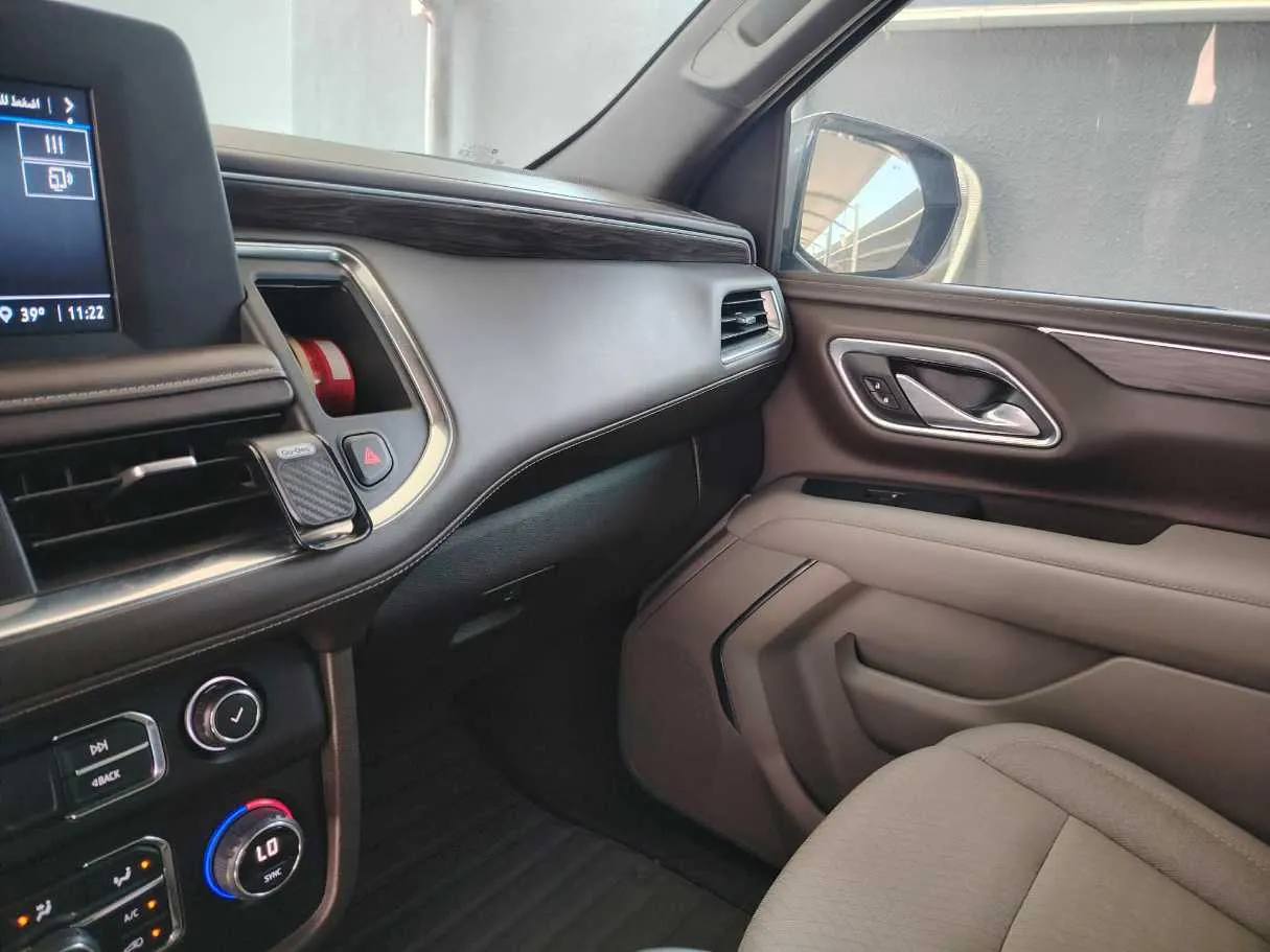 Car image 30