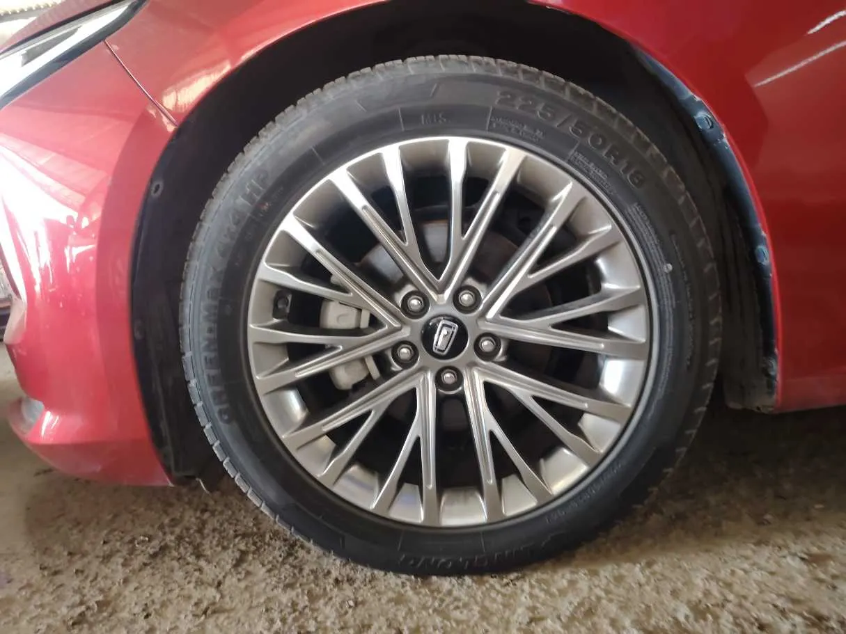 Car image 9