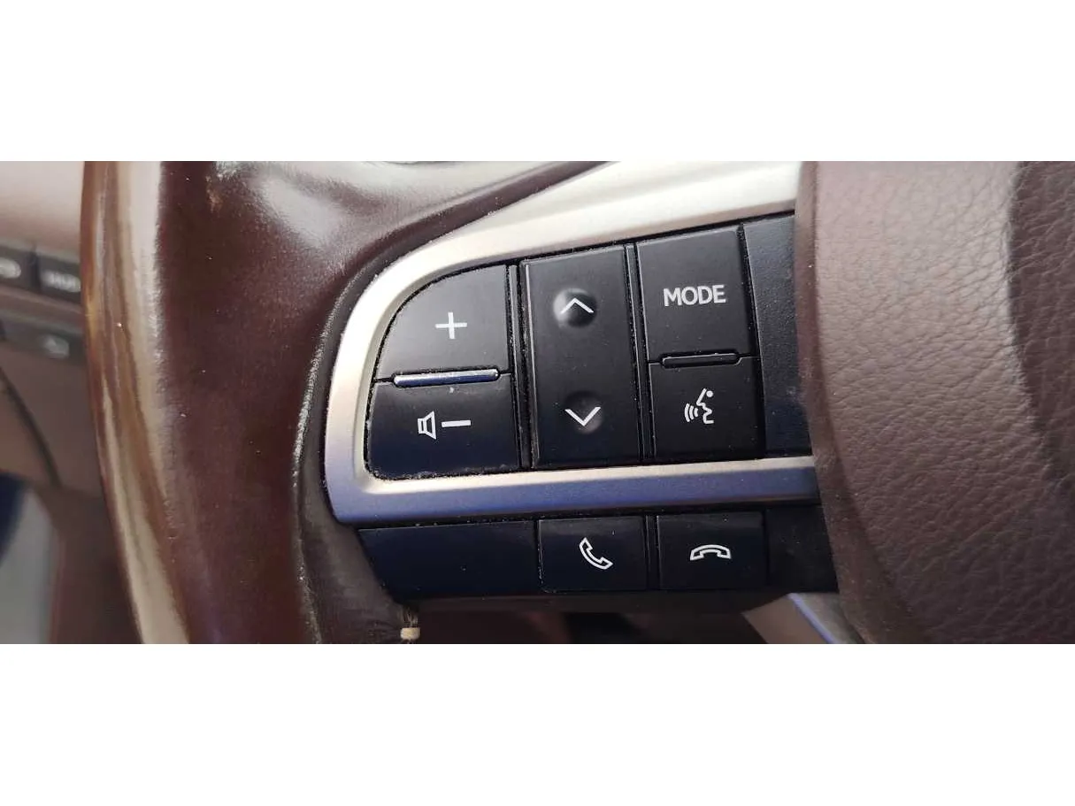 Car image 26