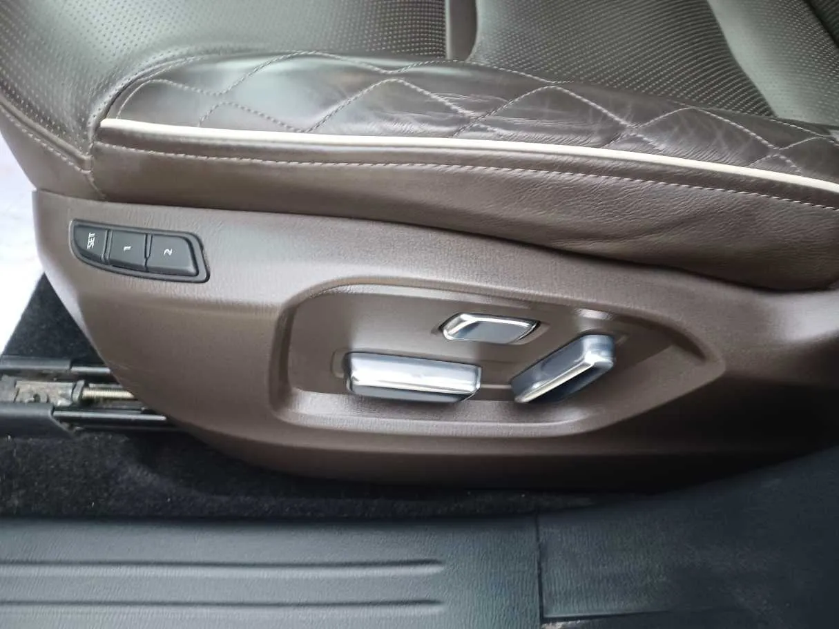 Car image 23