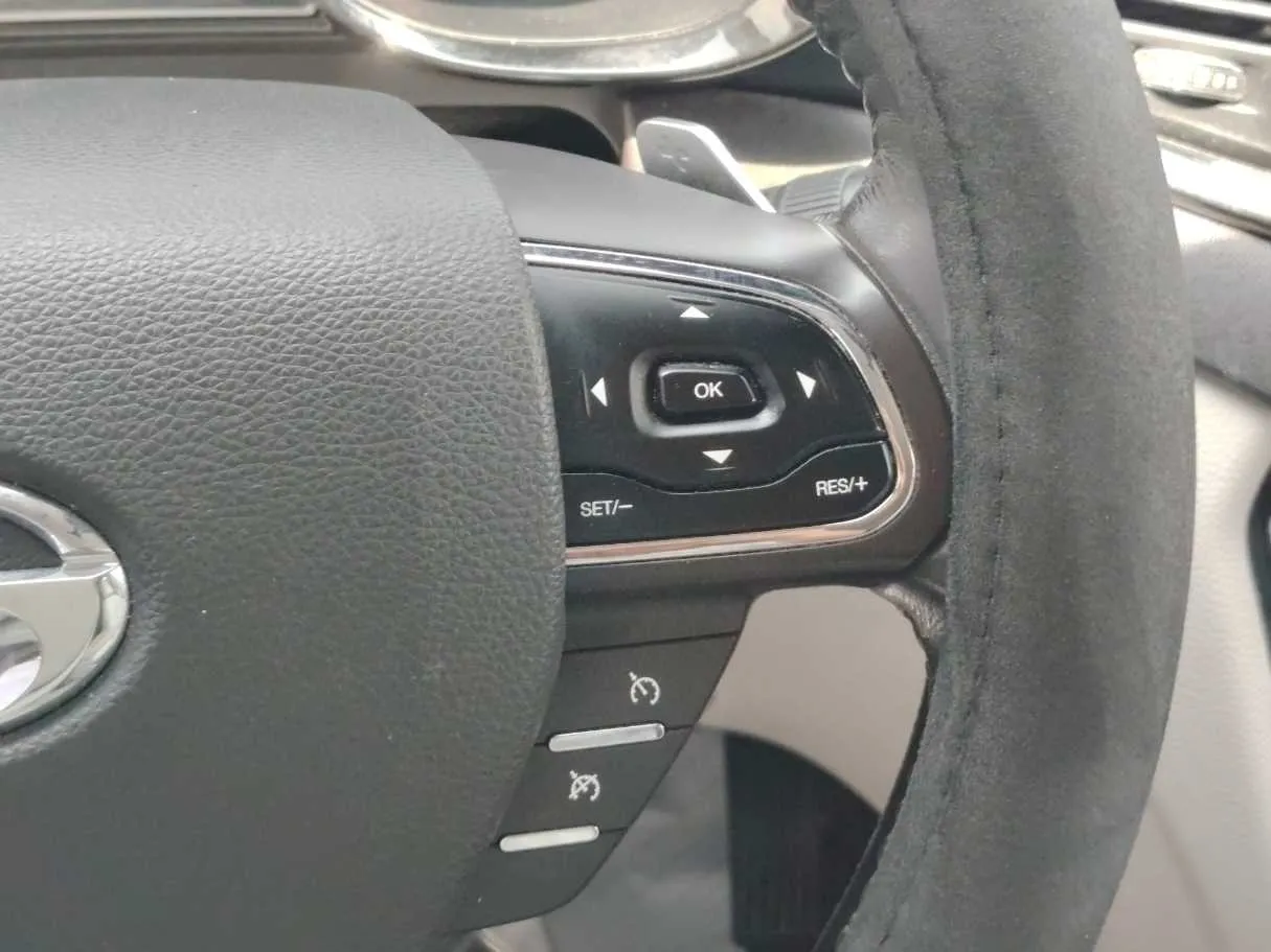 Car image 23