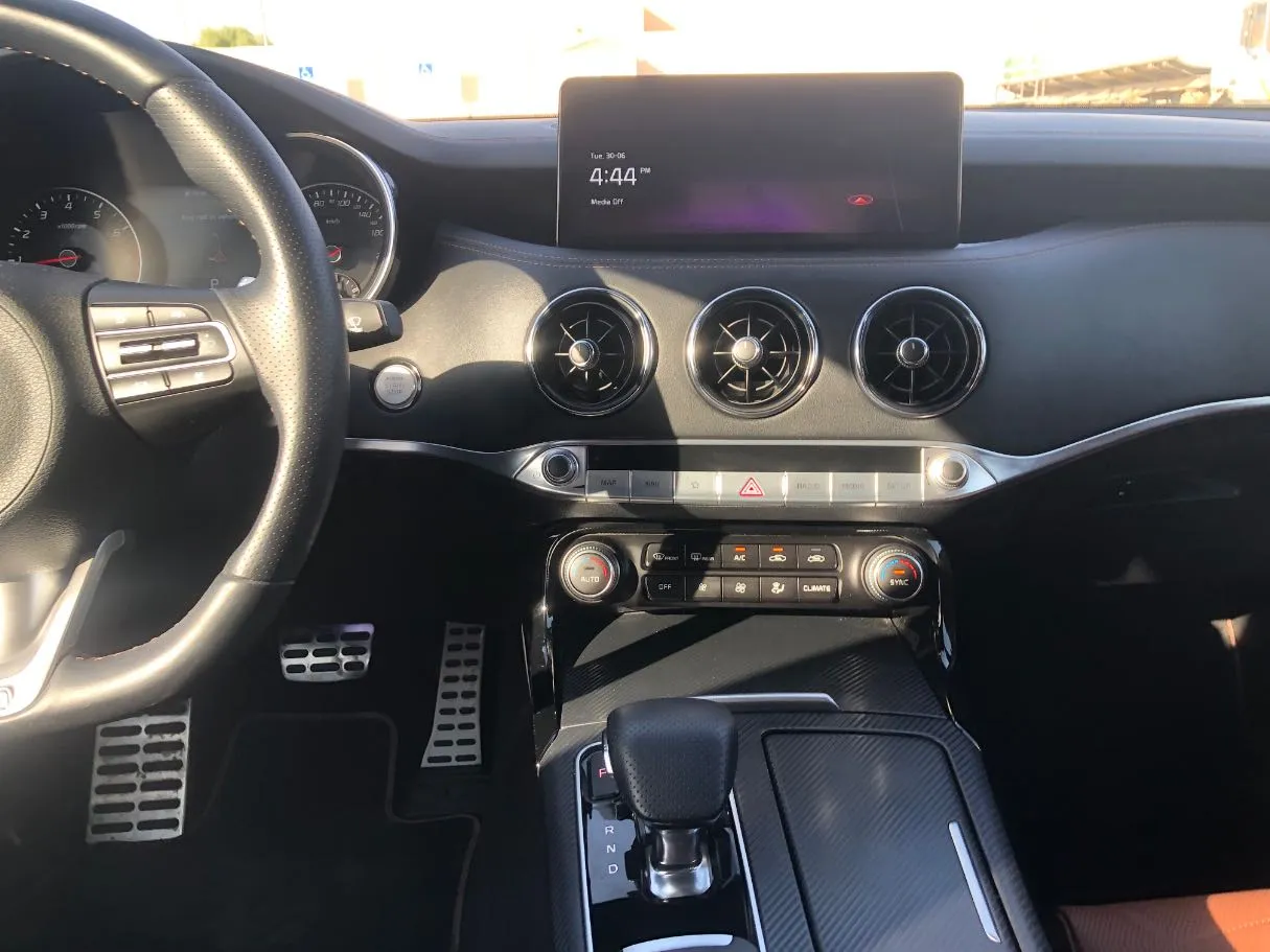 Car image 16