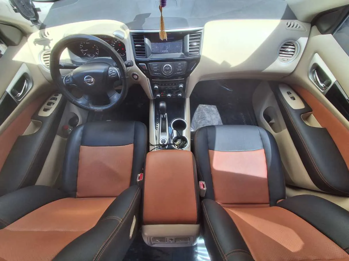 Car image 11