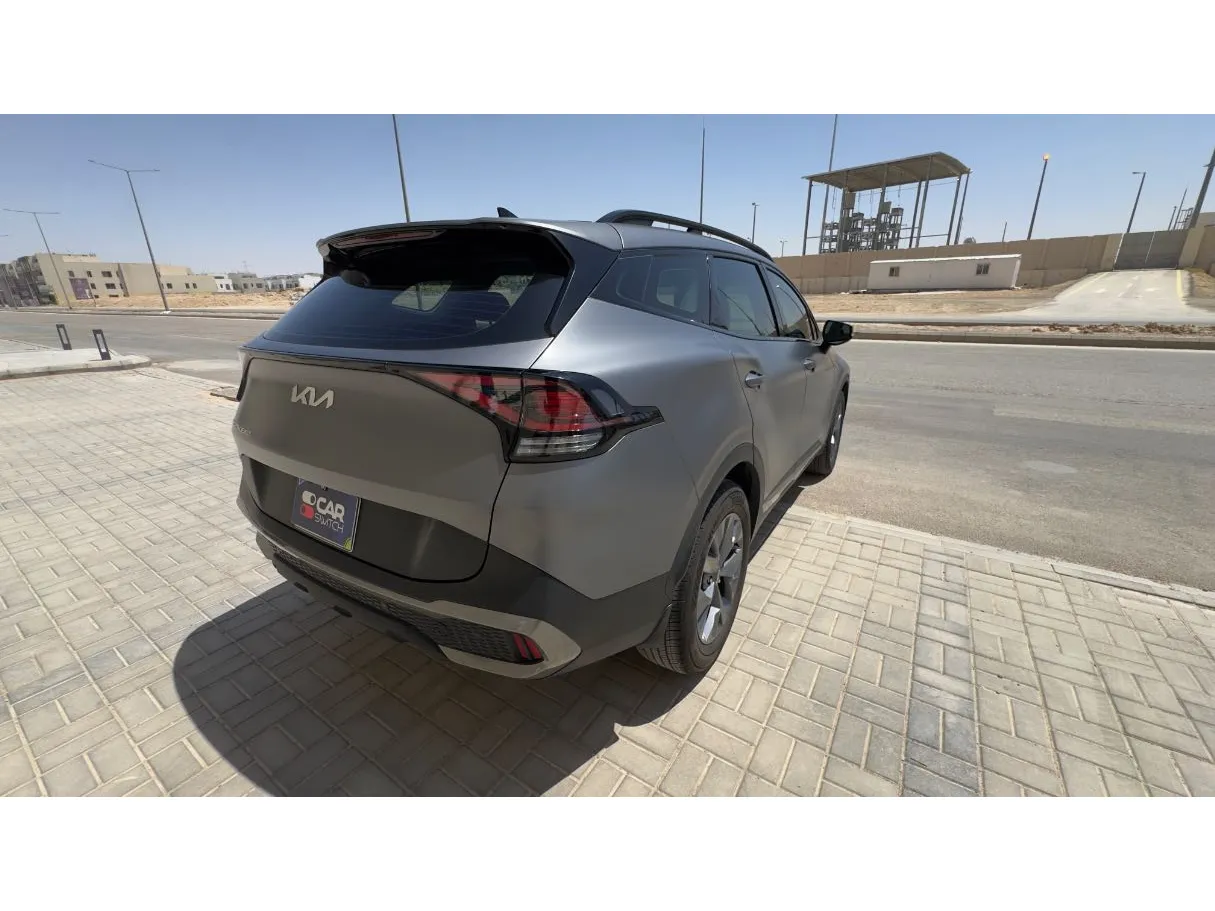 Car image 5