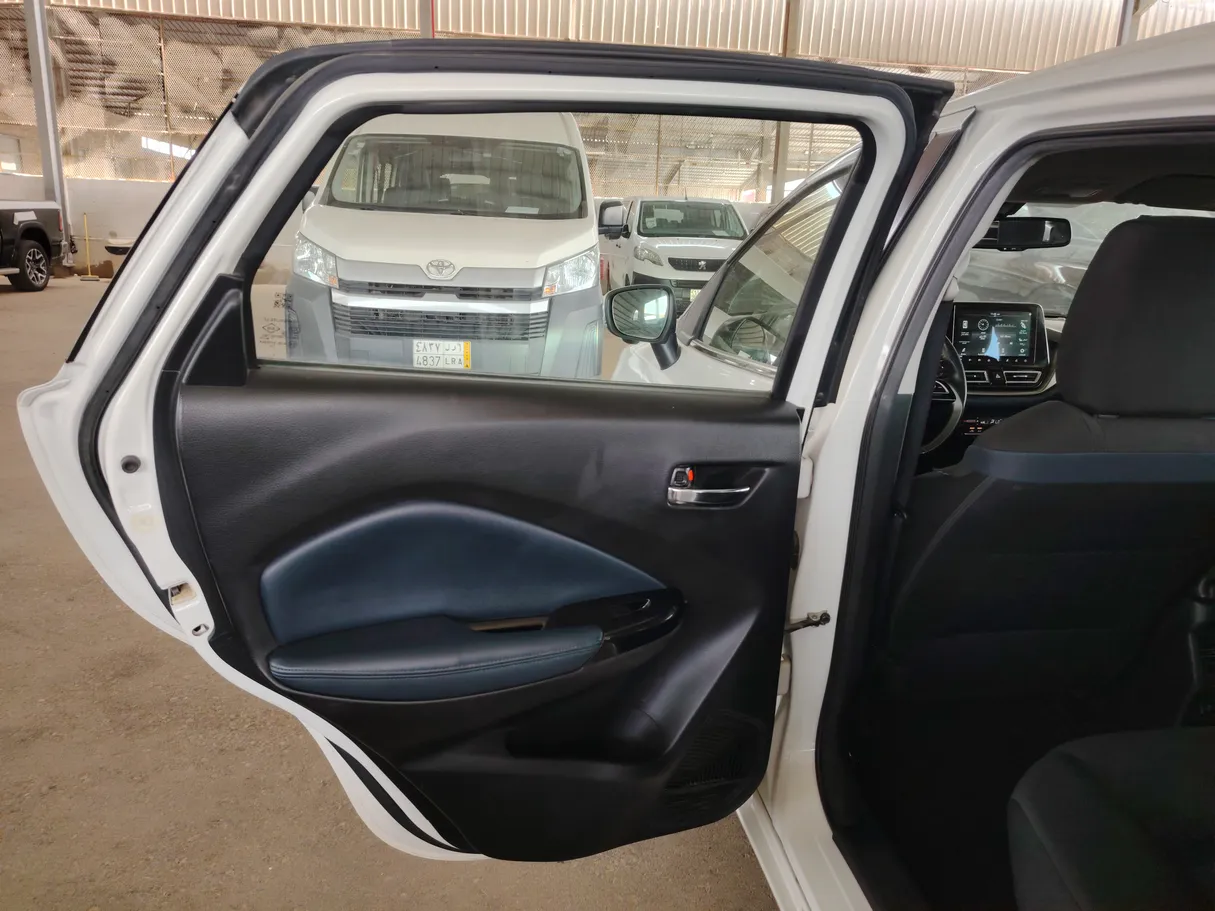 Car image 20