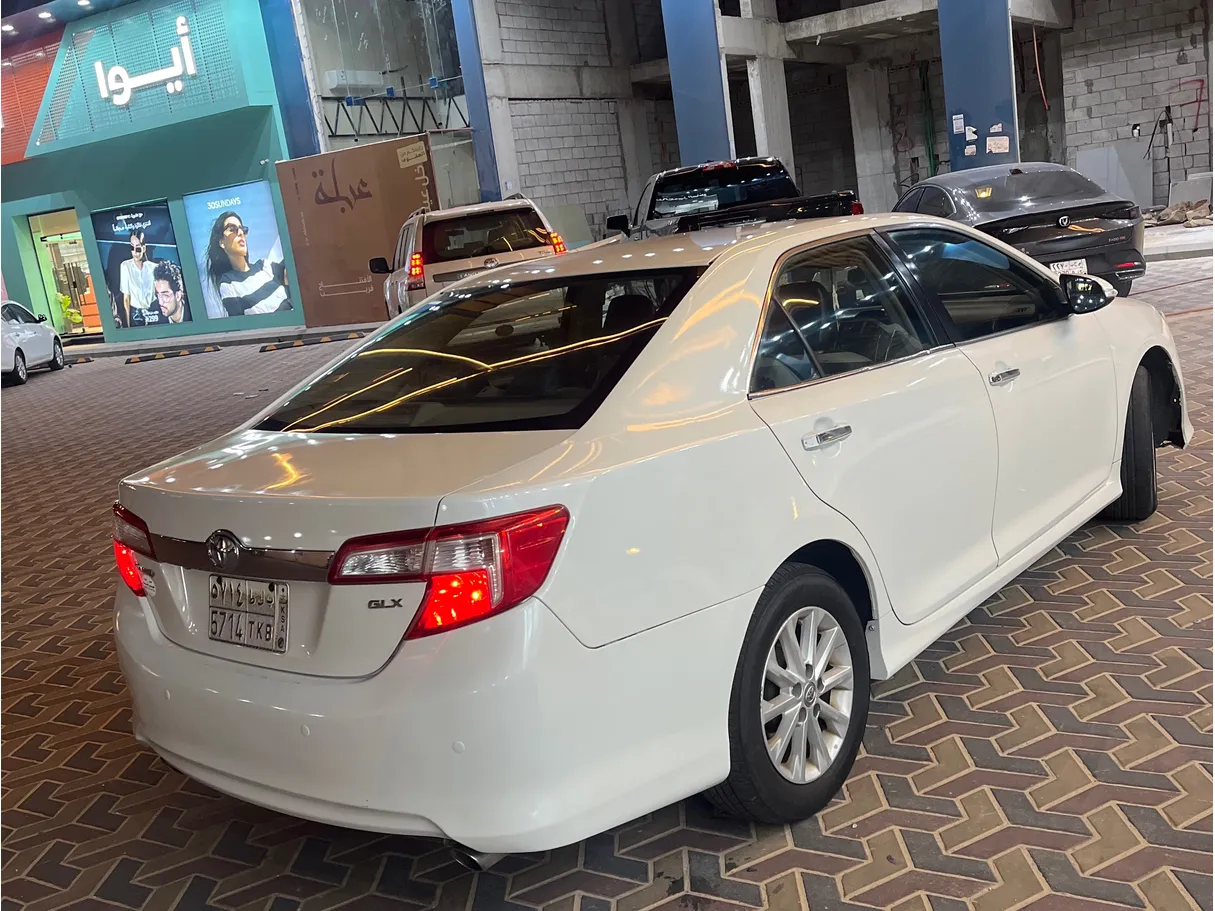 Car image 3