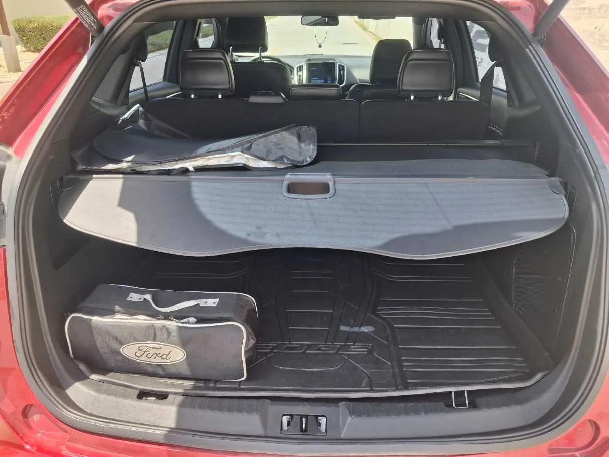 Car image 19