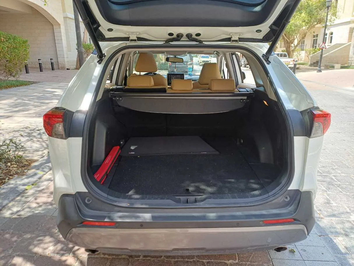 Car image 20