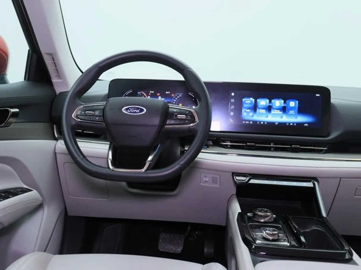 Car image 15