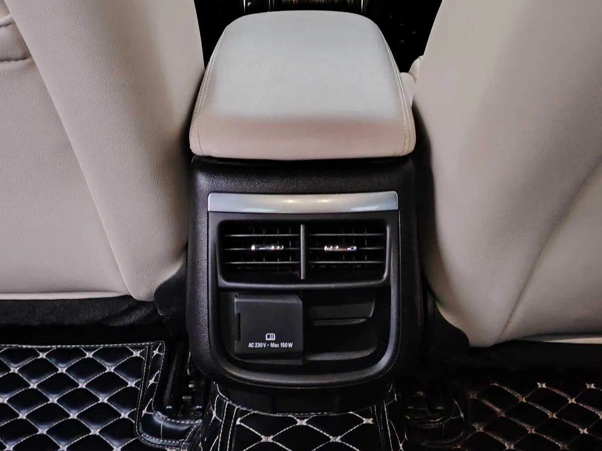 Car image 35