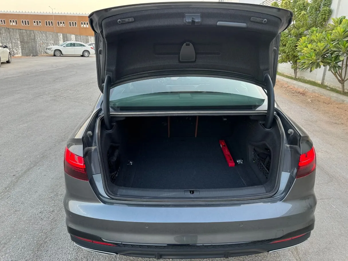 Car image 23