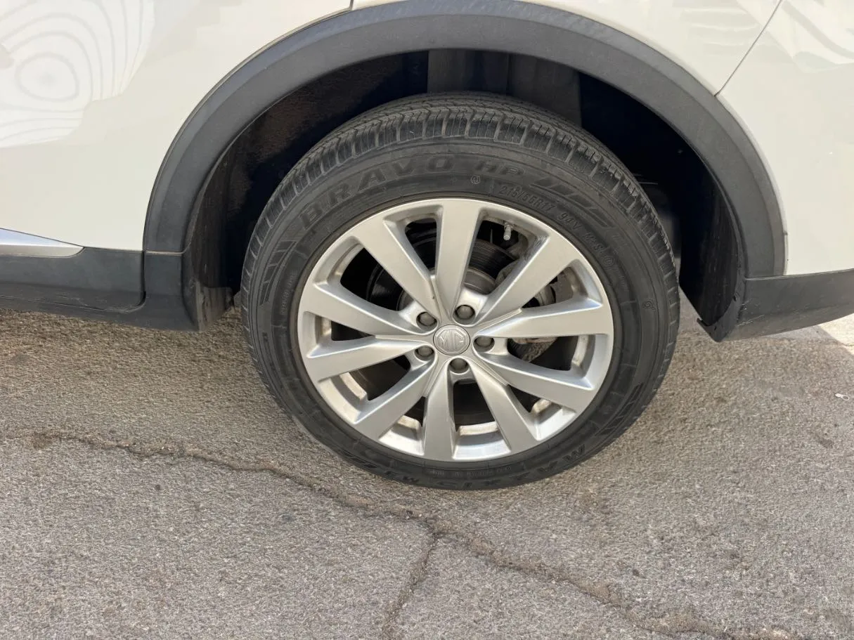 Car image 9